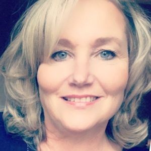 Meet your Posher, Debbie